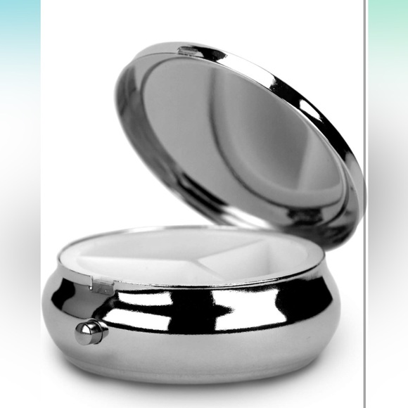 Vintage Style Devils Apple Pill Organizer Travel Case - Picture 2 of 4